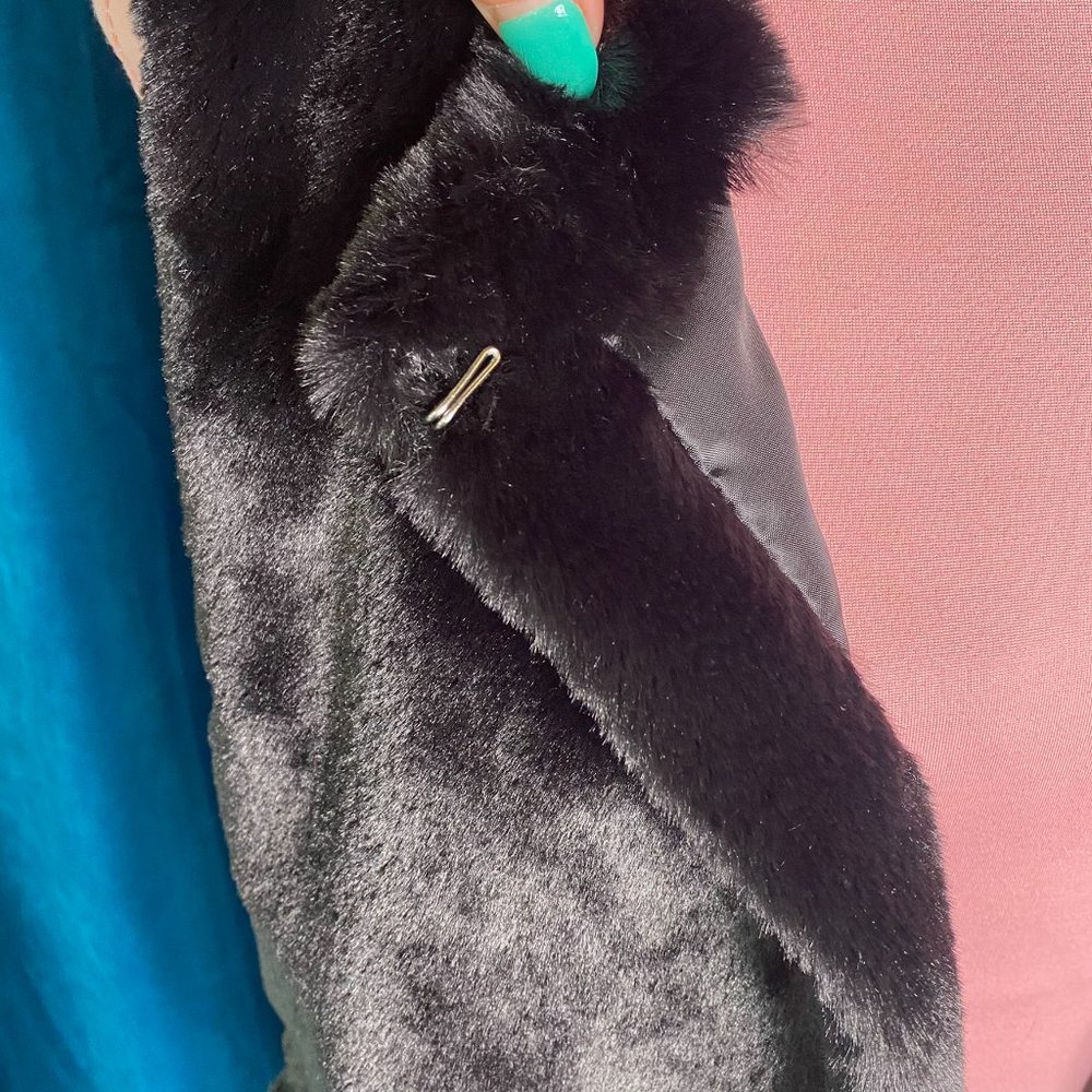 NWT Maurices Faux Fur Knit Vest in Black - Picture 5 of 11